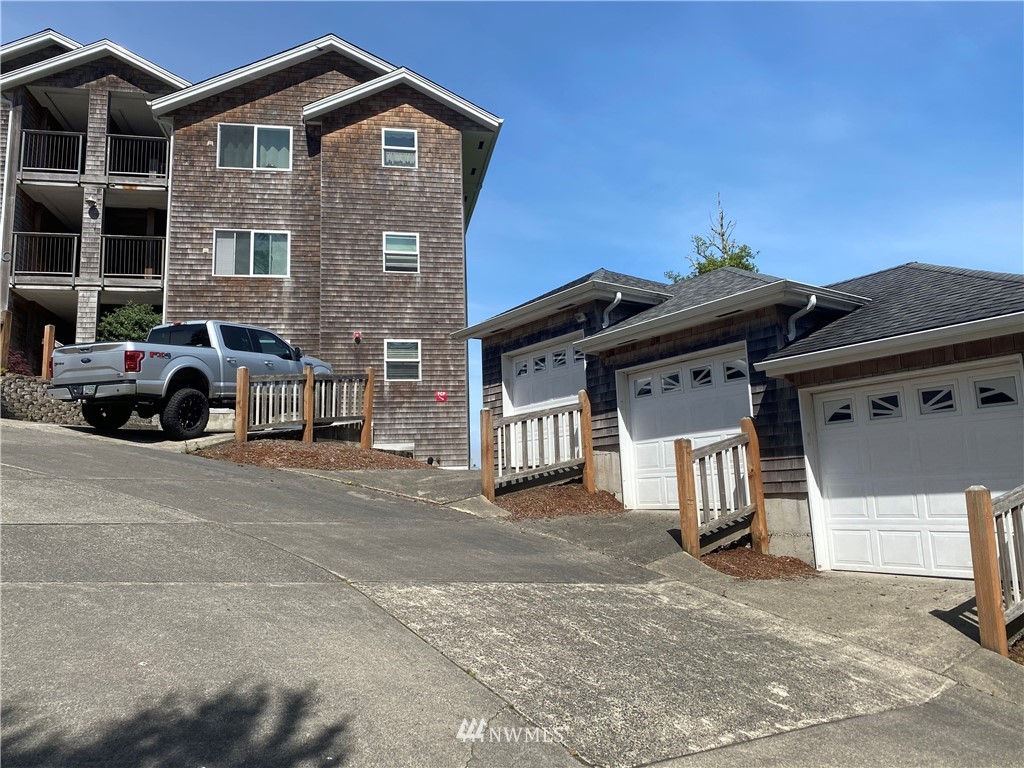 2815 Willows Road, Unit 121 Seaview, WA 98644 - Photo 2 of 27 Gallery Image 2