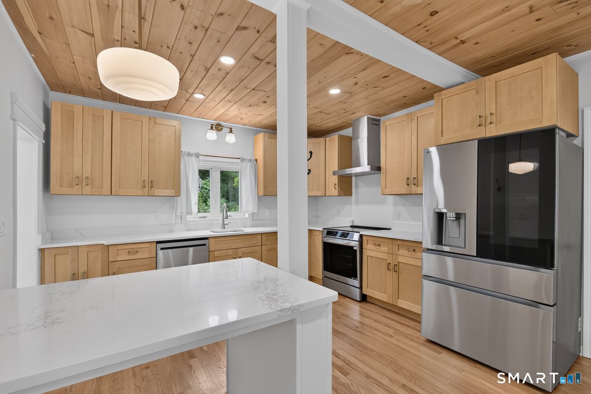 52 Walnut Hill Road East Lyme, CT 06333 - Photo 16 of 34