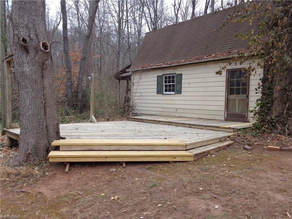 305 Wall Road Mayodan, NC 27027 - Photo 22 of 24 2nd deck