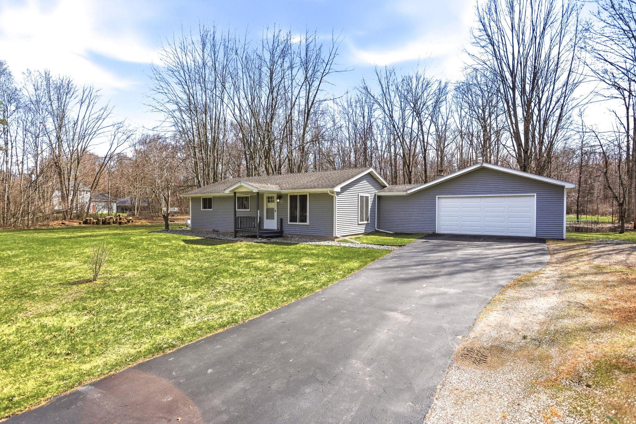 249 West Miller Road Midland, MI 48640 - Photo 2 of 29 50205104-aa6eda16-18ba-49af-9b13-0bc8b9420306.JPG
