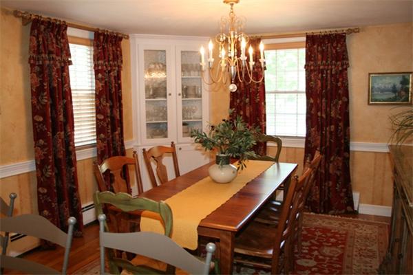 13 Keniston Road Lynnfield, MA 01940 - Photo 4 of 11 Gallery Image 4