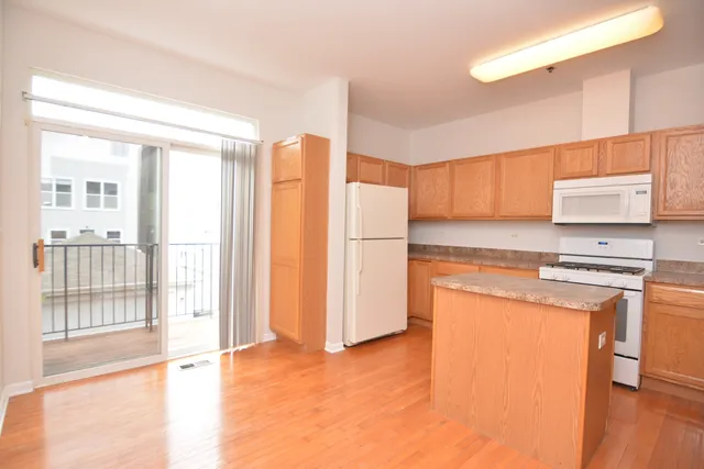 $2,900 | 4756 North Lamon Avenue, Chicago, IL 60630