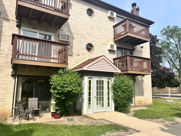 $1,195 | 520 Spruce Drive, Unit 1A, Palatine, IL 60074