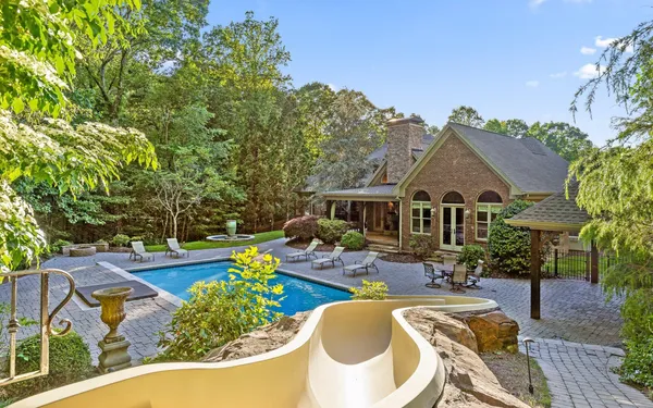 $2,950,000 | 11 St Nicholas Way, Signal Mountain, TN 37377