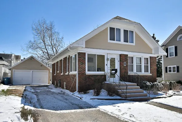 $320,000 | 8 South Commonwealth Avenue, Aurora, IL 60506