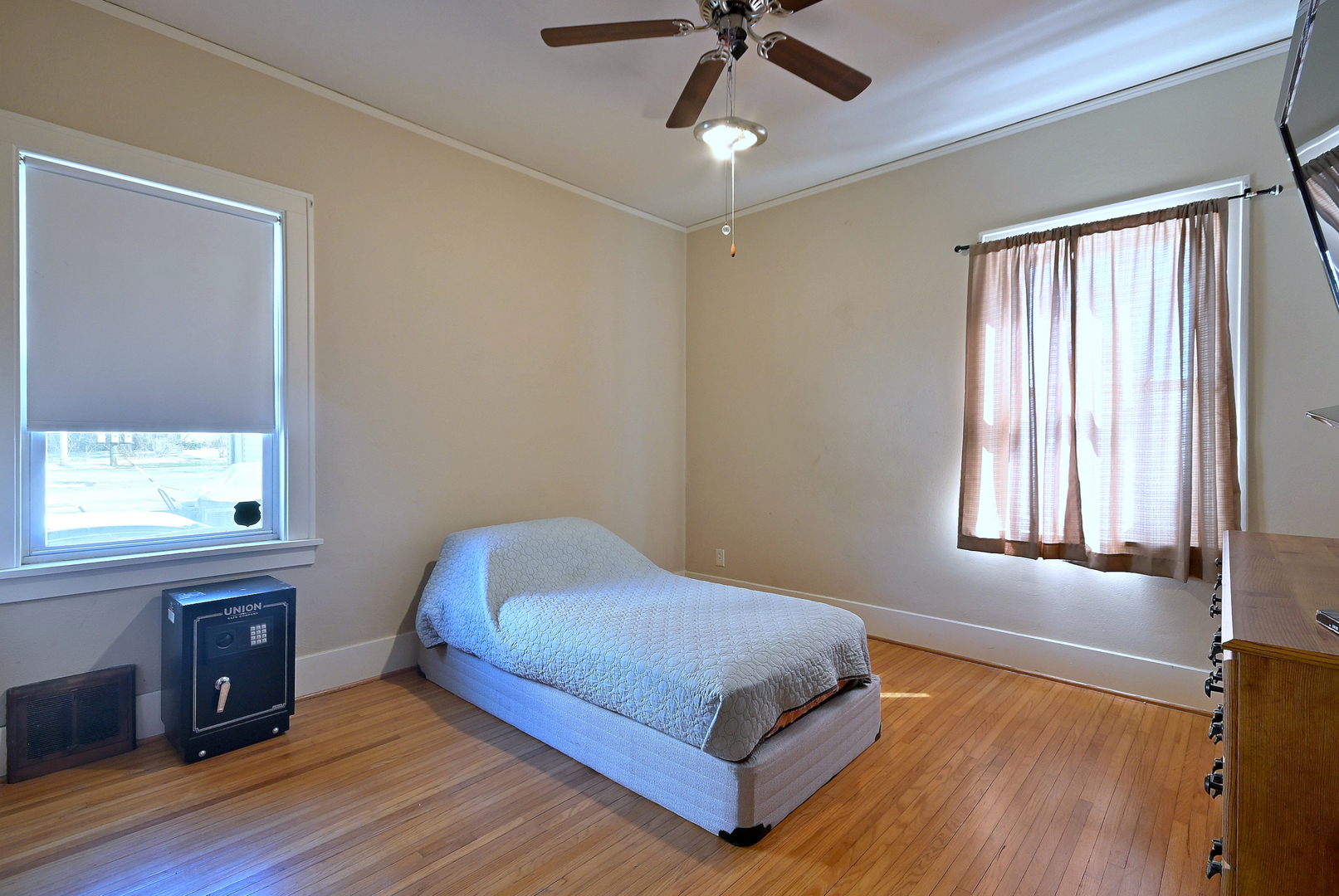 8 South Commonwealth Avenue Aurora, IL 60506 - Photo 11 of 24
