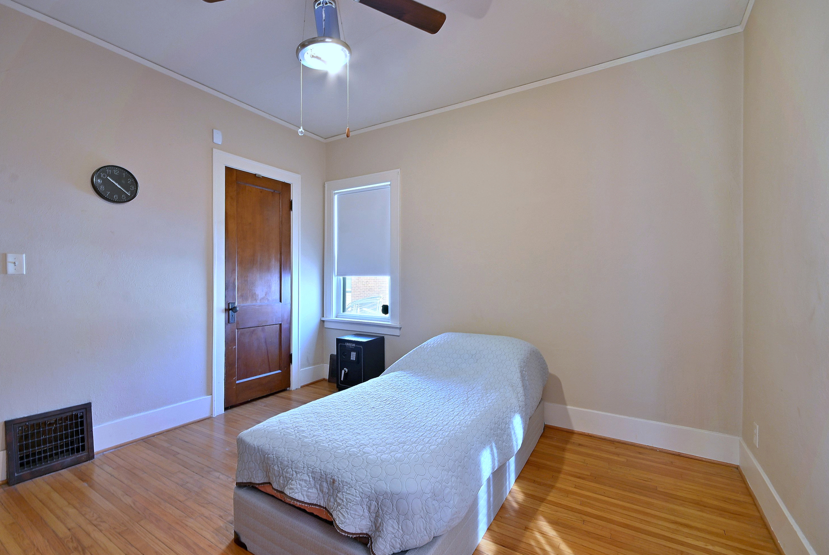 8 South Commonwealth Avenue Aurora, IL 60506 - Photo 12 of 24
