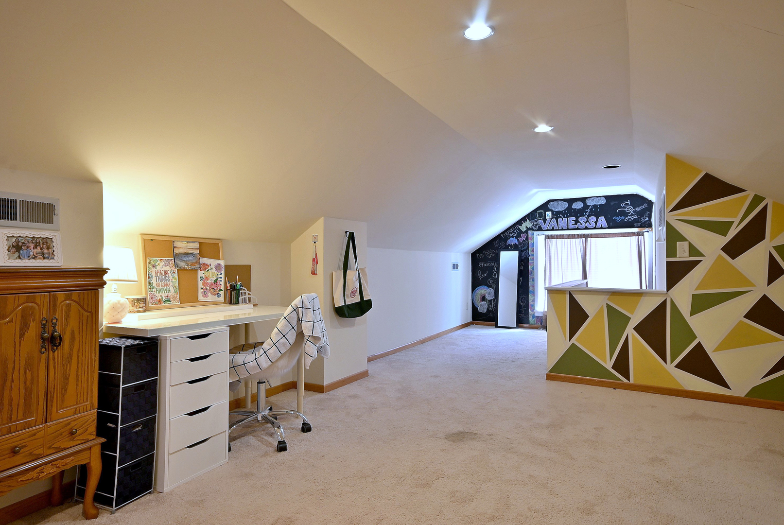 8 South Commonwealth Avenue Aurora, IL 60506 - Photo 16 of 24