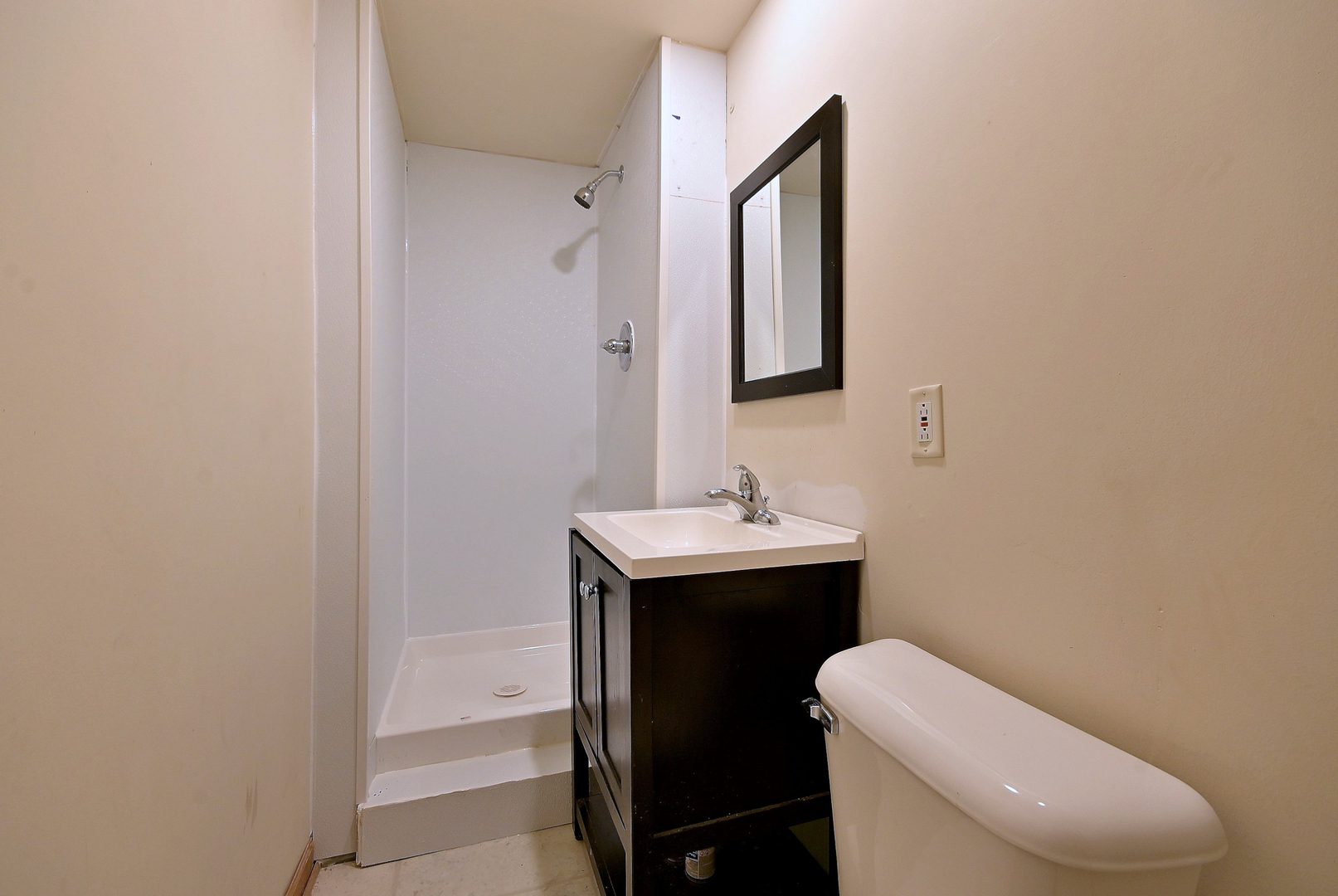 8 South Commonwealth Avenue Aurora, IL 60506 - Photo 22 of 24