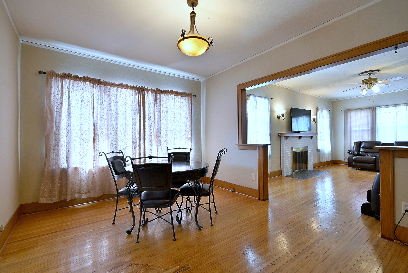 8 South Commonwealth Avenue Aurora, IL 60506 - Photo 5 of 24