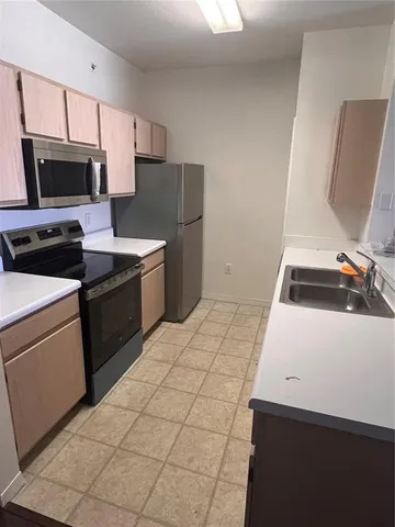 $1,600 | 5459 Vineland Road, Unit 4310, Orlando, FL 32811