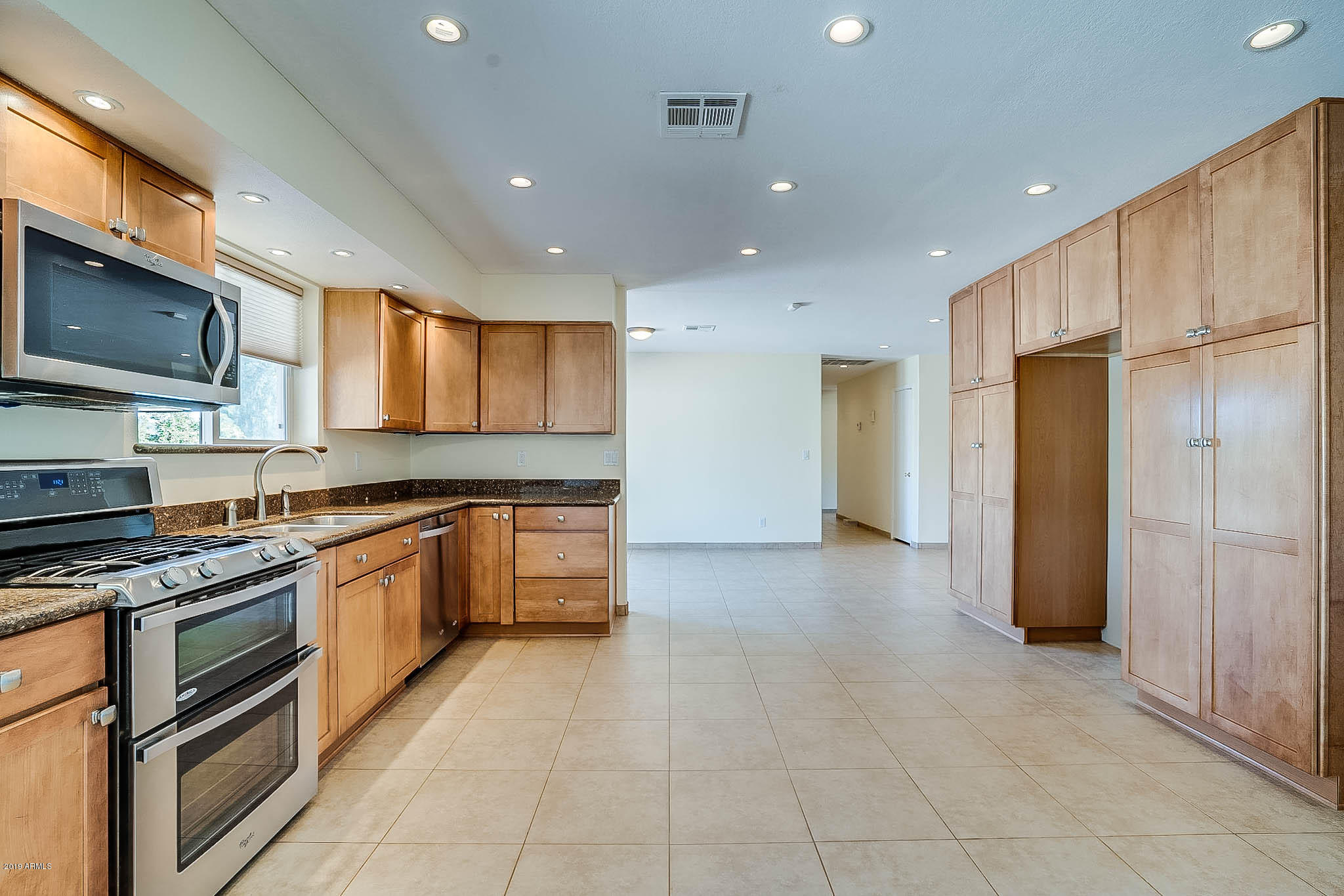 512 West Thunderbird Road Phoenix, AZ 85023 - Photo 3 of 24 photo_03