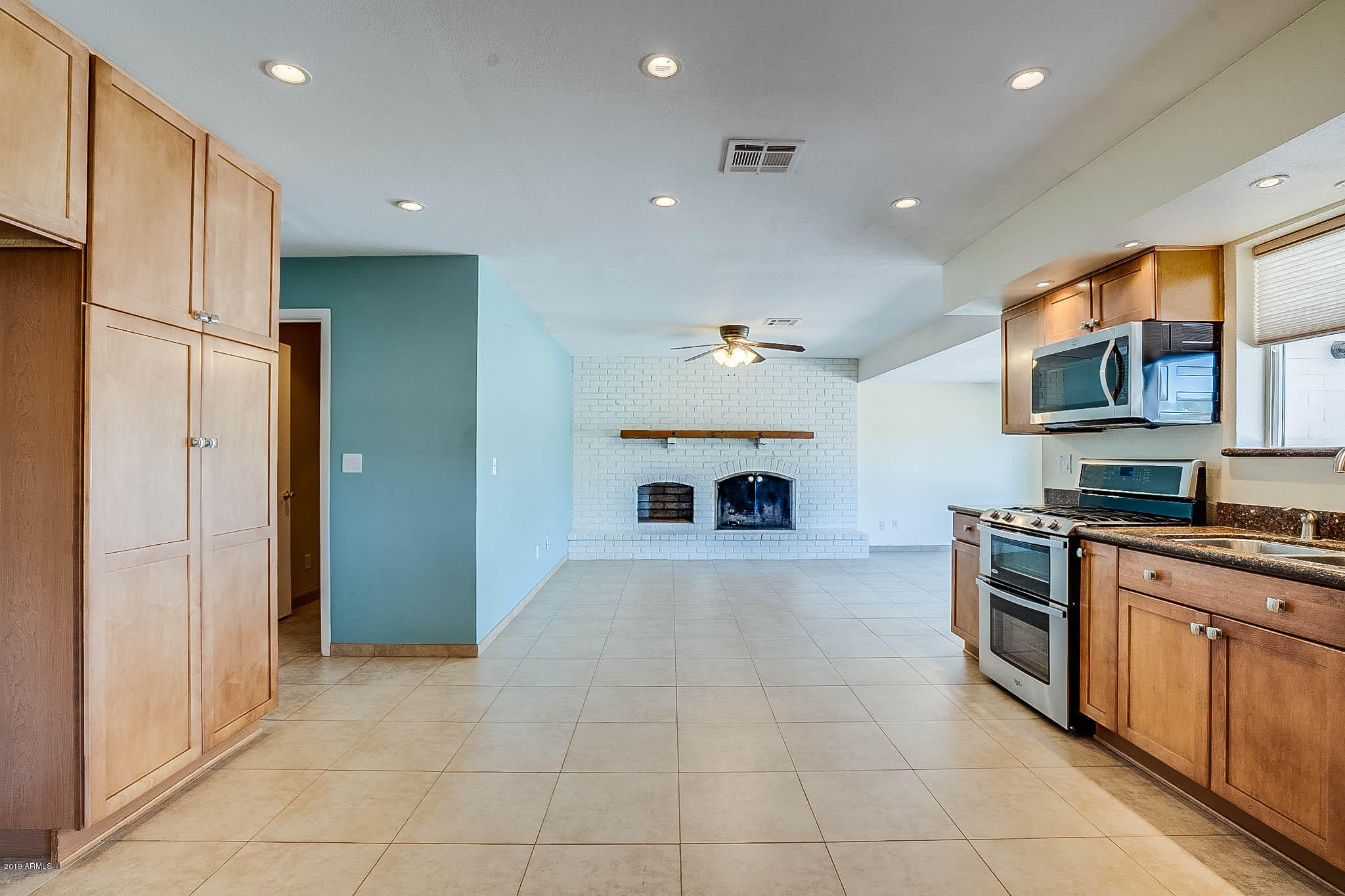 512 West Thunderbird Road Phoenix, AZ 85023 - Photo 4 of 24 photo_04