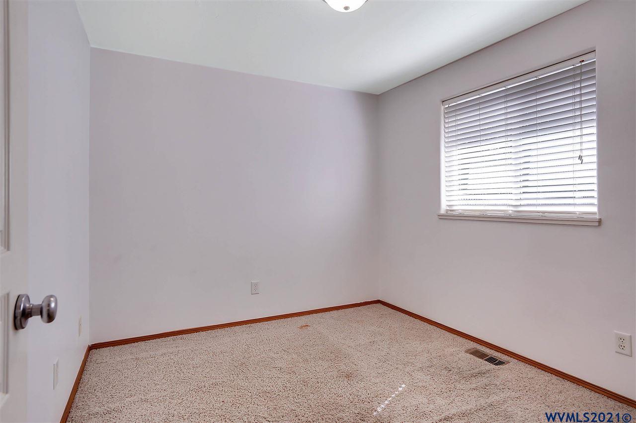 2172 Del Rio Avenue Southeast Albany, OR 97322 - Photo 21 of 32 Gallery Image 21