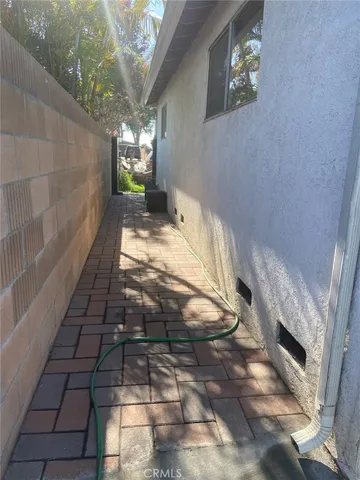 a view of entryway with furniture