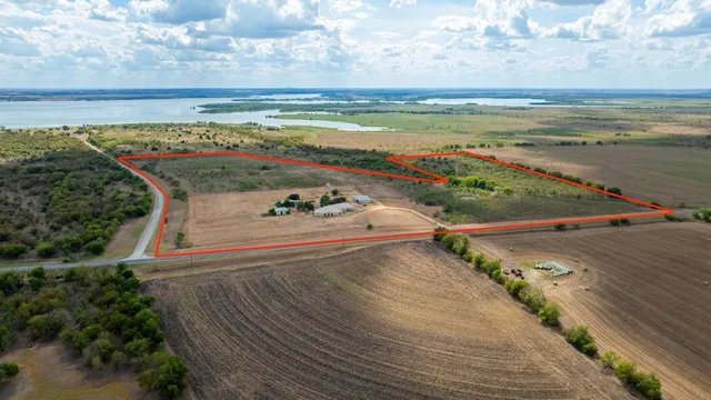 a view of an ocean and a building