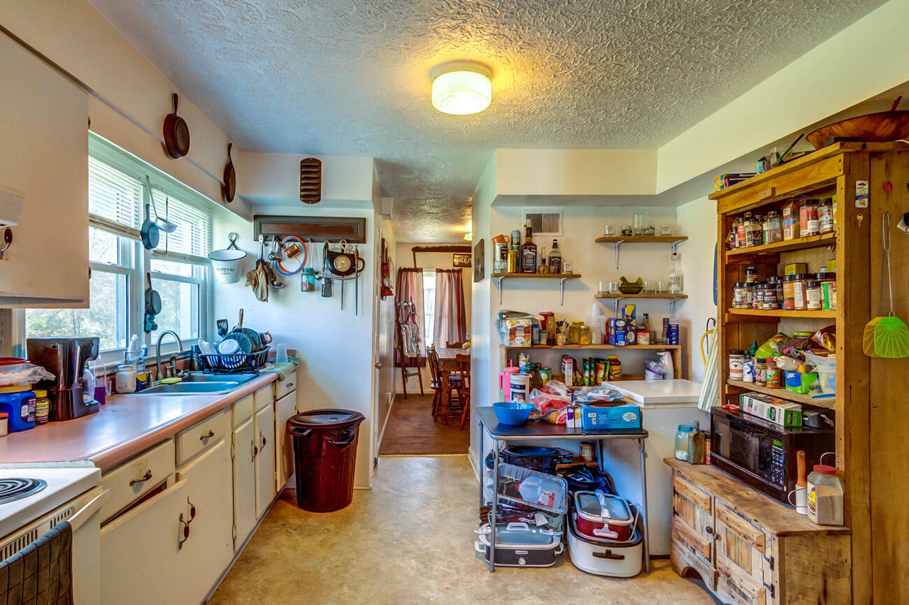 211 Mt Vernon Road Berea, KY 40403 - Photo 13 of 58 160