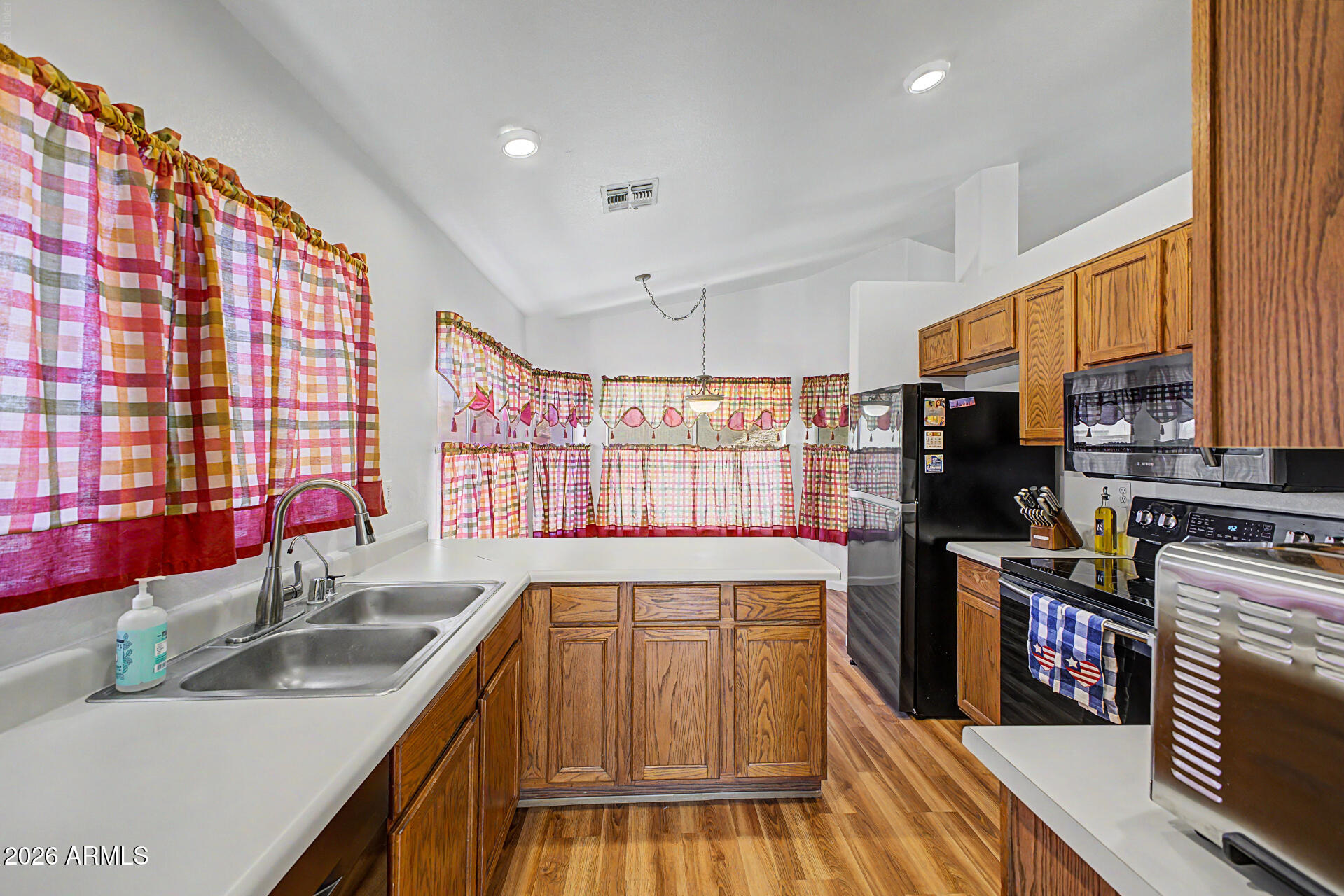 10943 West Ruth Avenue Peoria, AZ 85345 - Photo 12 of 30 14 - Ruth