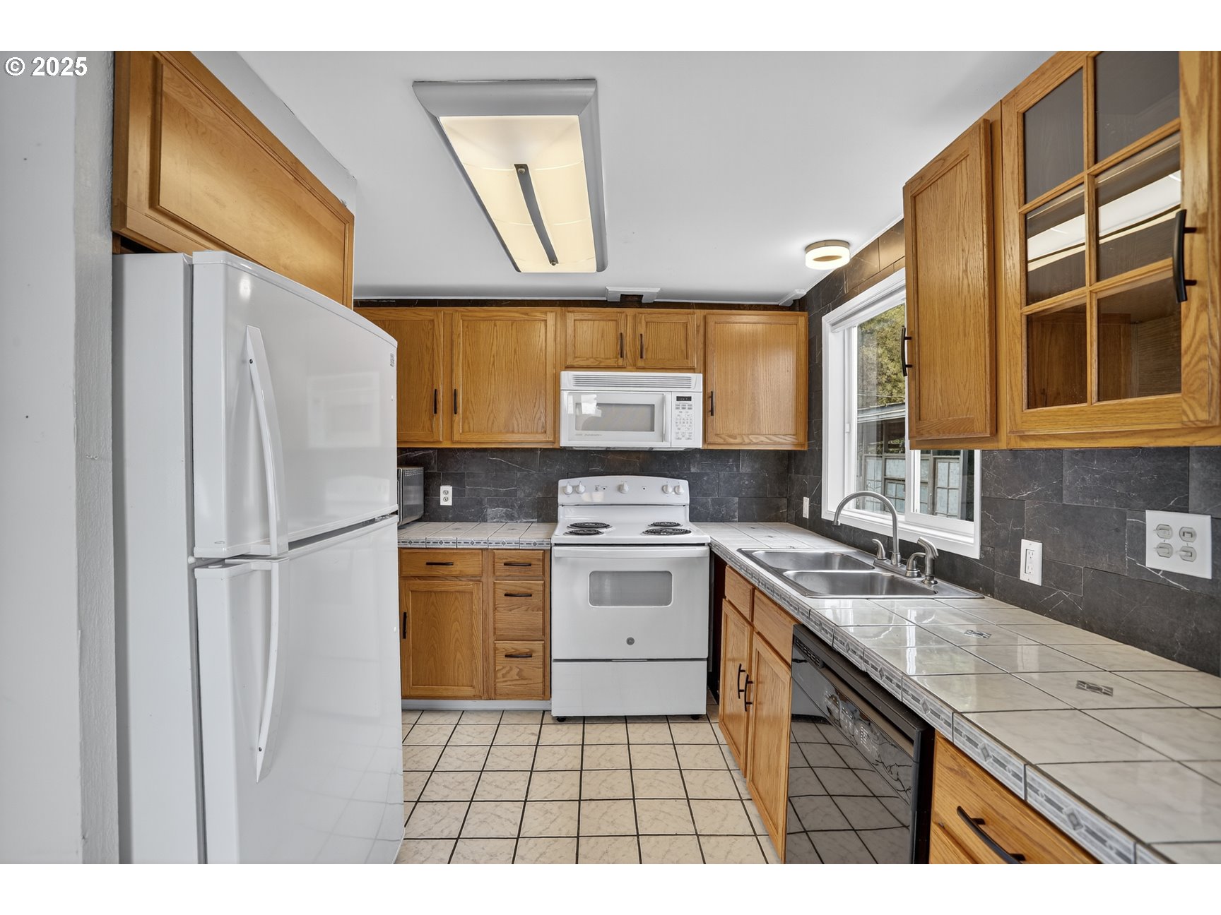 14940 Northwest Mill Road, Unit G Portland, OR 97231 - Photo 13 of 36