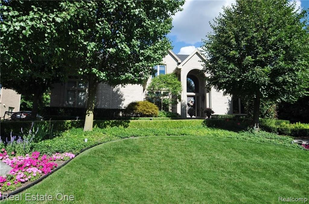 1958 Rainbow Drive Rochester Hills, MI 48306 - Photo 1 of 36