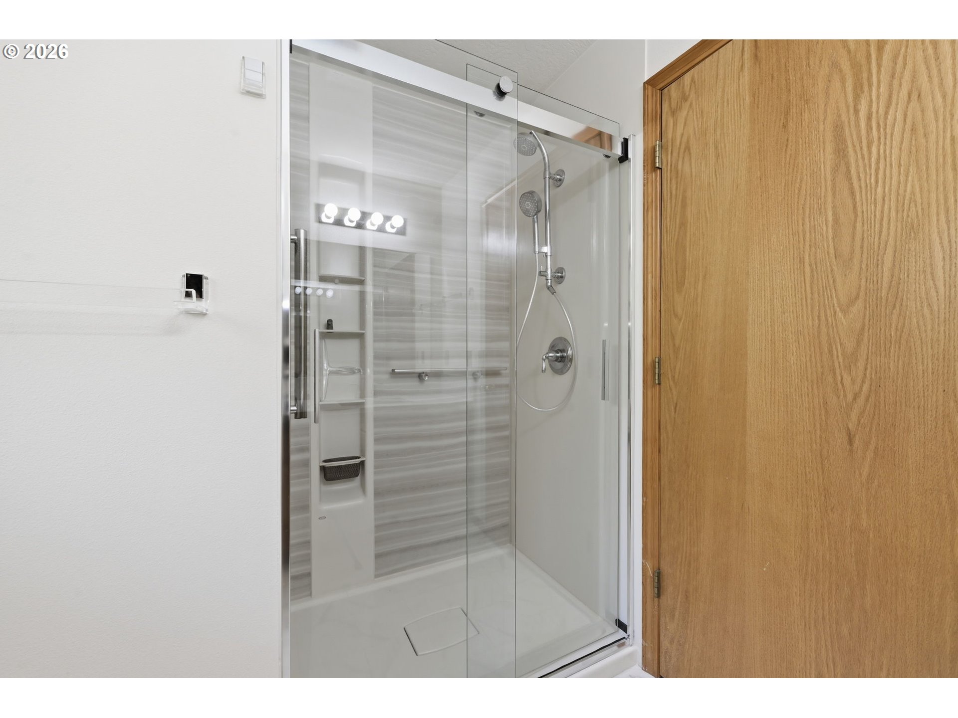 3066 Solomon Loop Eugene, OR 97405 - Photo 22 of 48 Attached Bathroom #1