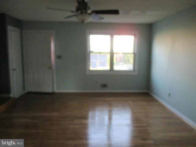 2139 Cockspur Road Baltimore, MD 21220 - Photo 3 of 16 Living Room