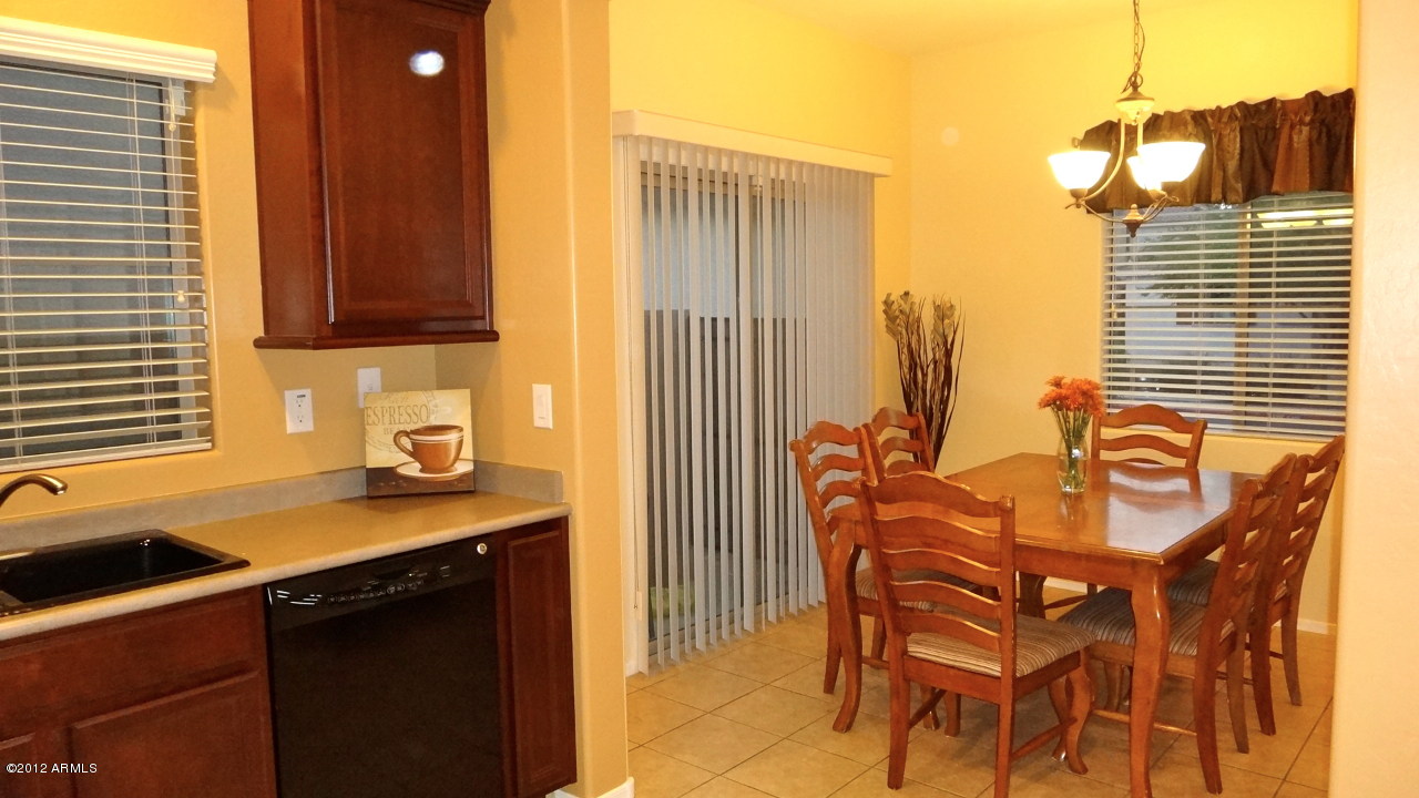565 North Ranger Trail Gilbert, AZ 85234 - Photo 8 of 17 Kitchen with view of Dining