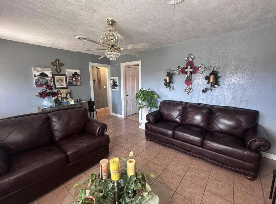 310 Ave L Sunray, TX 79086 - Photo 7 of 24 a living room with furniture and a chandelier