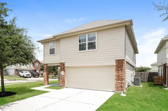 $1,990 | 724 South Ella Creek Drive, Houston, TX 77067