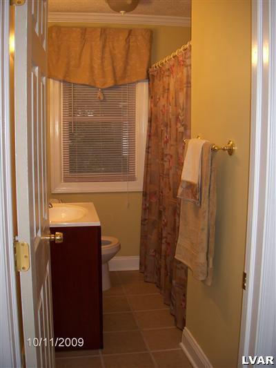 1430 Stoke Park Road Bethlehem, PA 18017 - Photo 5 of 11 Gallery Image 5