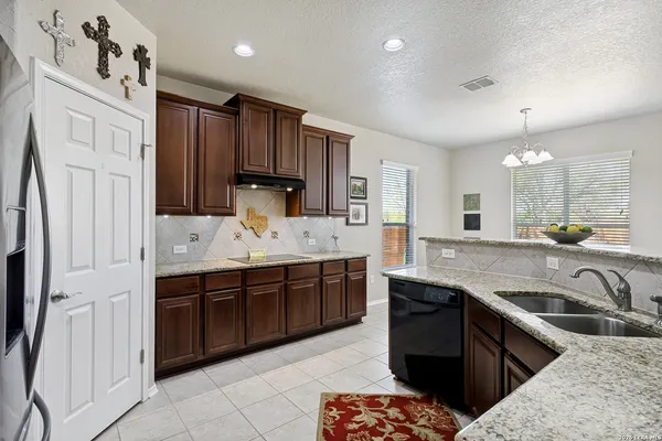 $275,000 | 10011 Champions Pass, Converse, TX 78109