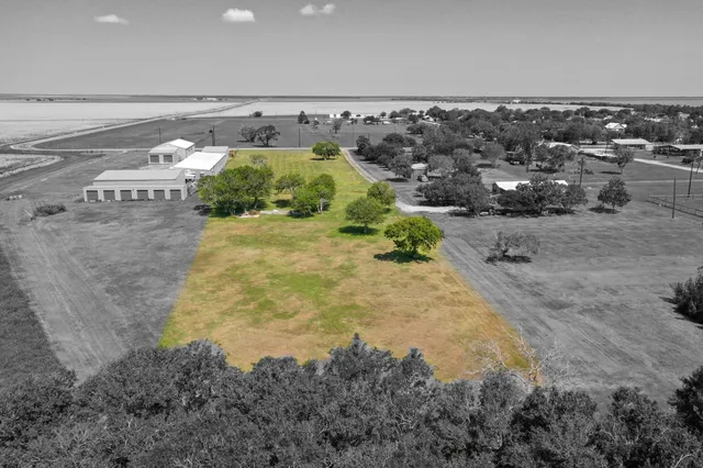 $112,500 | 302 Luthardt Street, Austwell, TX 77950