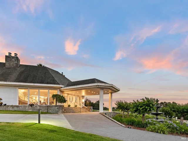 $2,995,000 | 365 Ely Road North, Petaluma, CA 94954