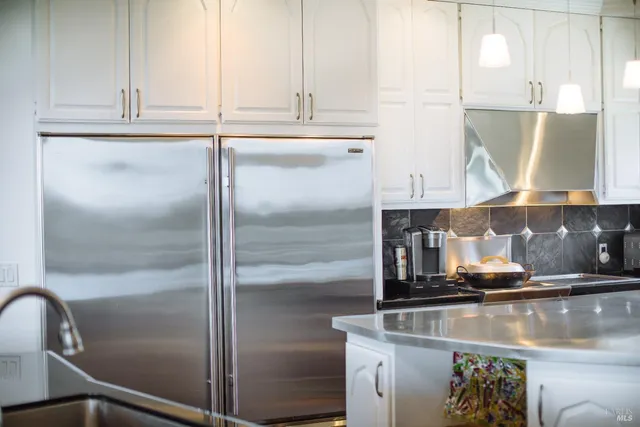 $2,995,000 | 365 Ely Road North, Petaluma, CA 94954