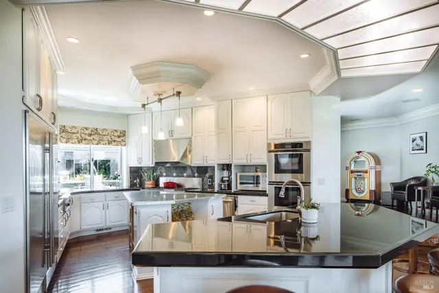 $2,995,000 | 365 Ely Road North, Petaluma, CA 94954