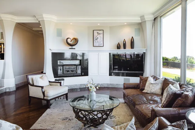 $2,995,000 | 365 Ely Road North, Petaluma, CA 94954