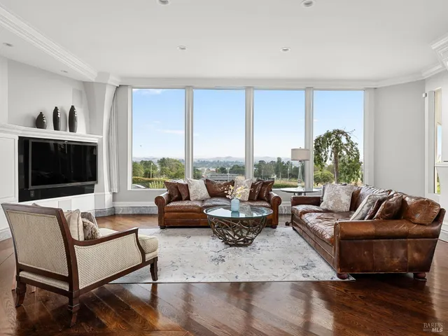 $2,995,000 | 365 Ely Road North, Petaluma, CA 94954