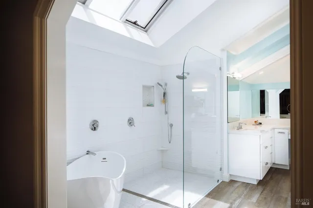 $2,995,000 | 365 Ely Road North, Petaluma, CA 94954