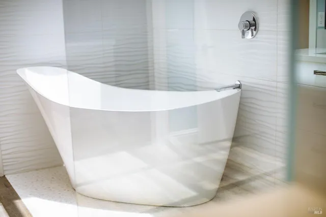 $2,995,000 | 365 Ely Road North, Petaluma, CA 94954