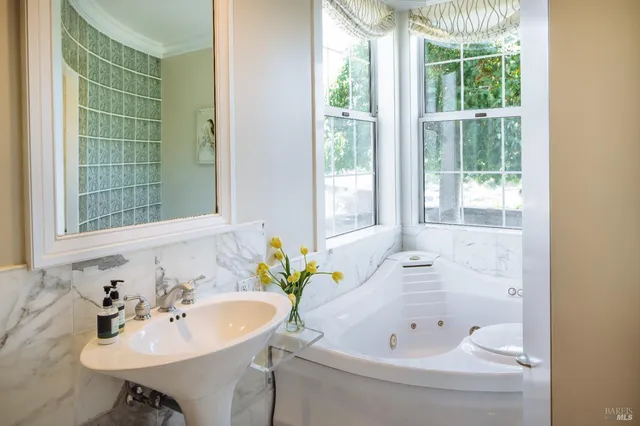 $2,995,000 | 365 Ely Road North, Petaluma, CA 94954