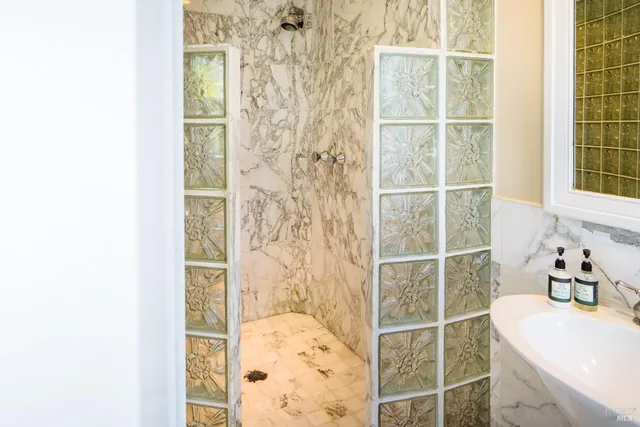 $2,995,000 | 365 Ely Road North, Petaluma, CA 94954