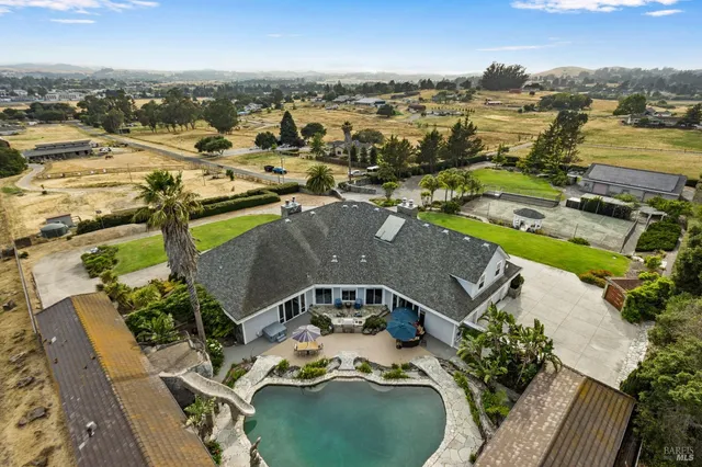 $2,995,000 | 365 Ely Road North, Petaluma, CA 94954