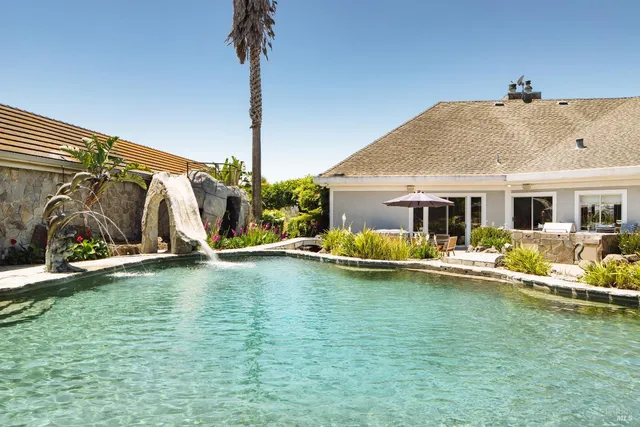 $2,995,000 | 365 Ely Road North, Petaluma, CA 94954