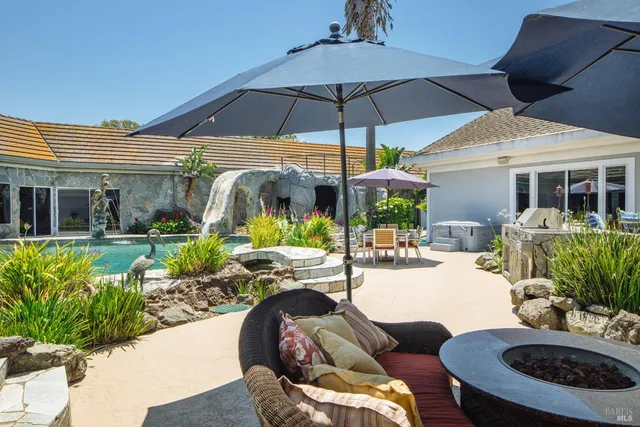 $2,995,000 | 365 Ely Road North, Petaluma, CA 94954