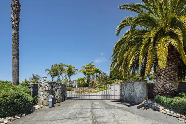 $2,995,000 | 365 Ely Road North, Petaluma, CA 94954