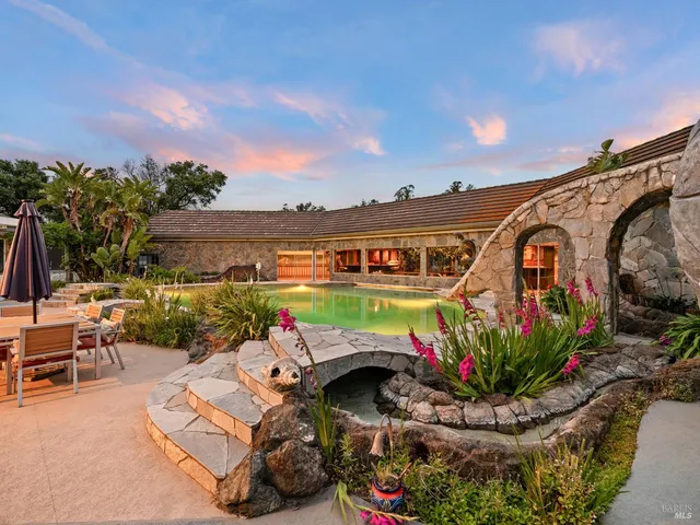 $2,995,000 | 365 Ely Road North, Petaluma, CA 94954