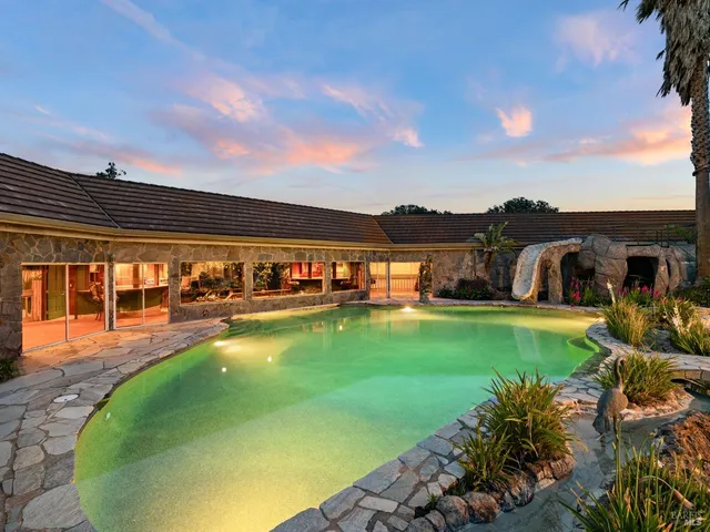 $2,995,000 | 365 Ely Road North, Petaluma, CA 94954