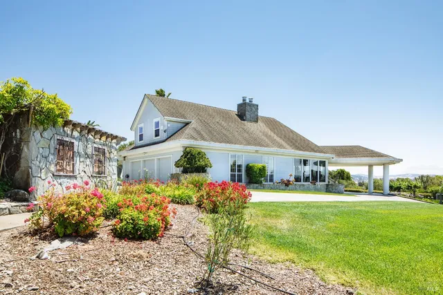 $2,995,000 | 365 Ely Road North, Petaluma, CA 94954