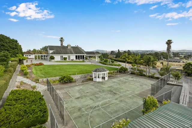 $2,995,000 | 365 Ely Road North, Petaluma, CA 94954