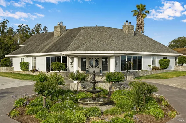 $2,995,000 | 365 Ely Road North, Petaluma, CA 94954